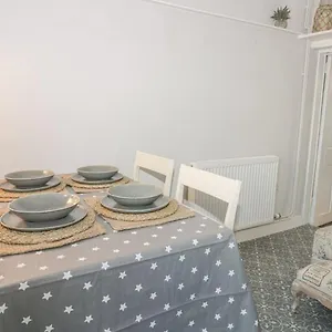 https://captains-cottage-scarborough-yo11-1qb.yorkshirehotels.net